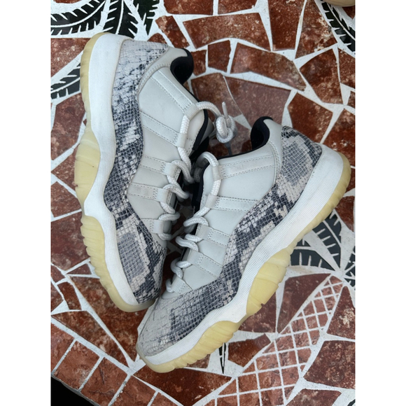 US seller- CA- men Nike Air Jordan 11 Retro Low Size 7.5 cd6846-002 snake - Picture 5 of 7